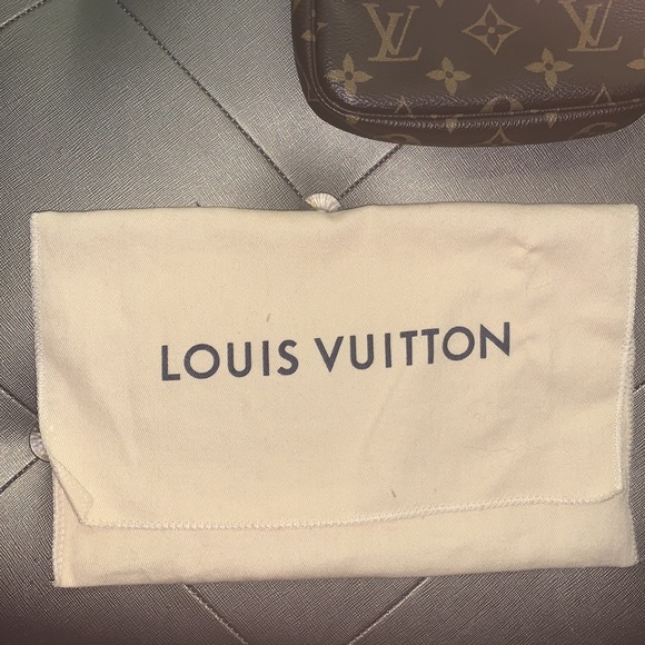 Louis Vuitton Mini Pochette - Picture 6 of 6